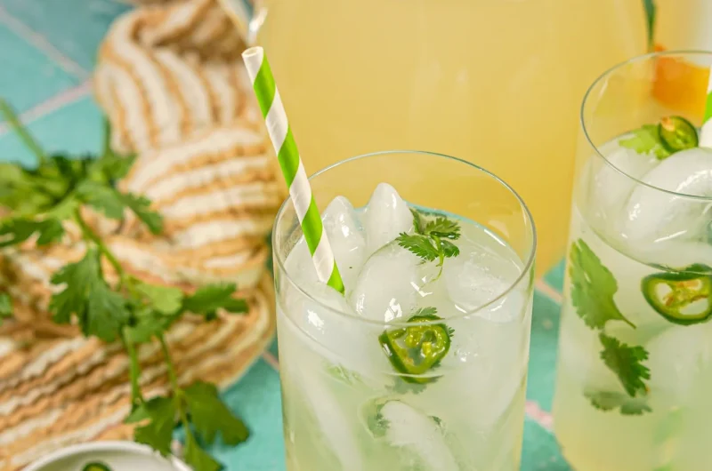 Fresh and Creamy Lemonade Made with Just 2 Lemons
